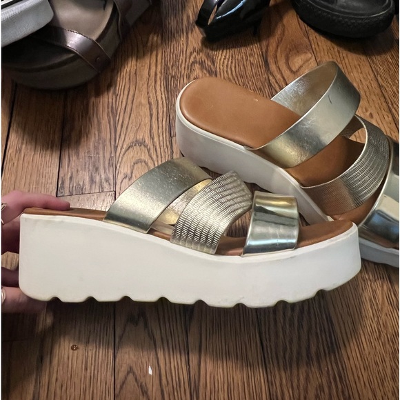 Sandals - Picture 1 of 2